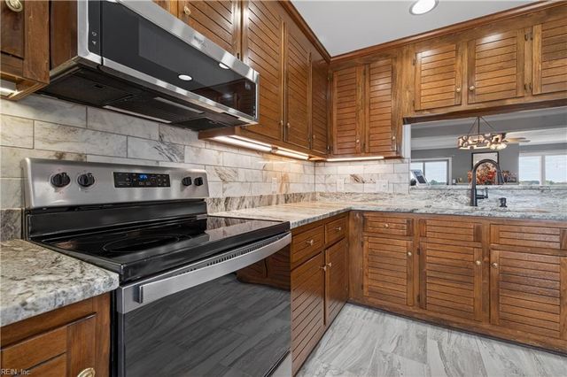 42 Sandie Point LN, Portsmouth, VA 23701