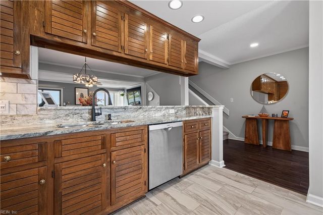 42 Sandie Point LN, Portsmouth, VA 23701