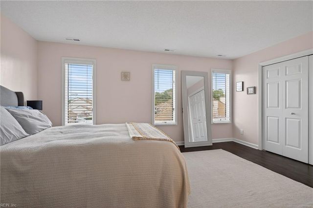 42 Sandie Point LN, Portsmouth, VA 23701