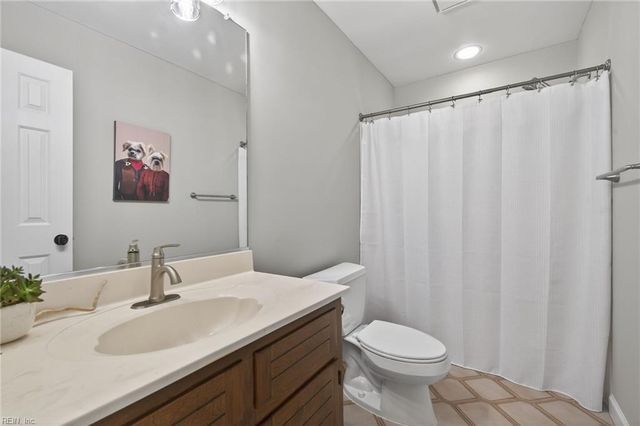 42 Sandie Point LN, Portsmouth, VA 23701