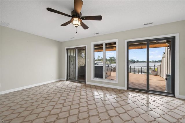 42 Sandie Point LN, Portsmouth, VA 23701