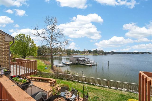 42 Sandie Point LN, Portsmouth, VA 23701