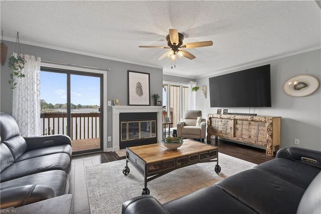 42 Sandie Point LN, Portsmouth, VA 23701