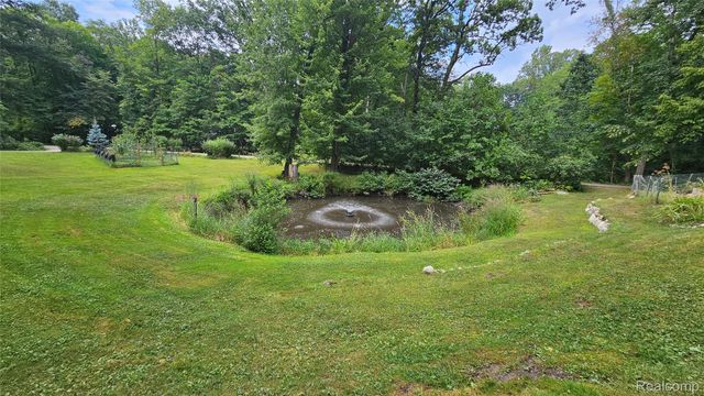 9929 Sienna Court, Hamburg Township, MI 48169