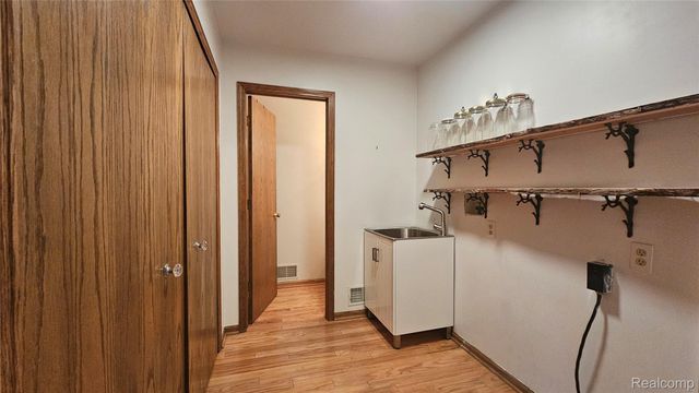 9929 Sienna Court, Hamburg Township, MI 48169