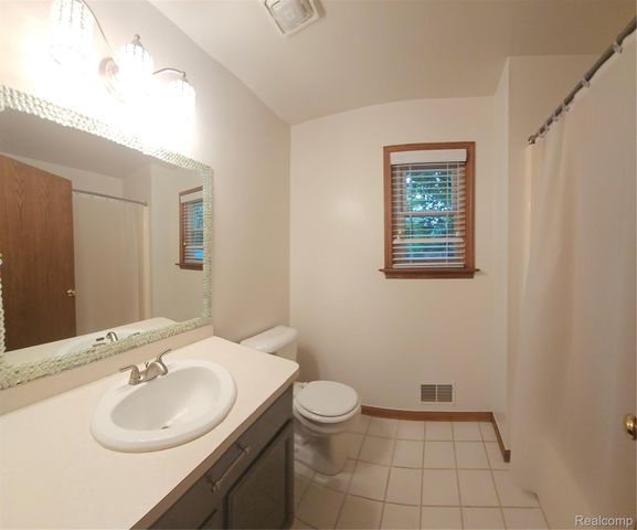 9929 Sienna Court, Hamburg Township, MI 48169