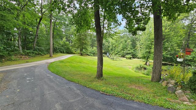 9929 Sienna Court, Hamburg Township, MI 48169