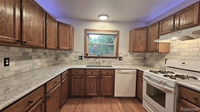9929 Sienna Court, Hamburg Township, MI 48169