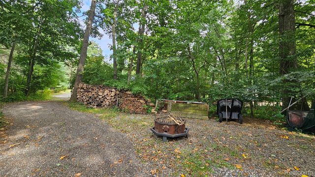 9929 Sienna Court, Hamburg Township, MI 48169