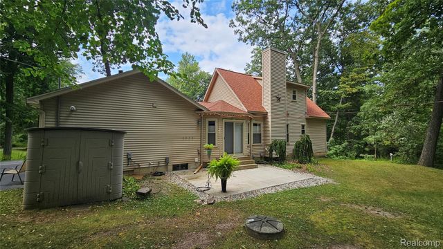 9929 Sienna Court, Hamburg Township, MI 48169