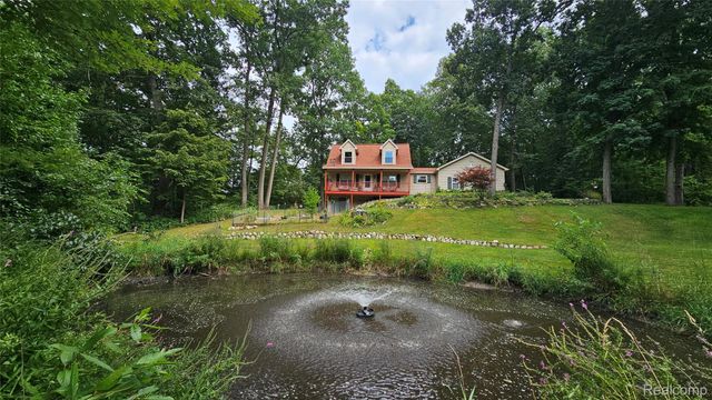 9929 Sienna Court, Hamburg Township, MI 48169