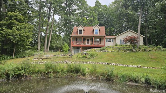 9929 Sienna Court, Hamburg Township, MI 48169