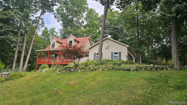 9929 Sienna Court, Hamburg Township, MI 48169