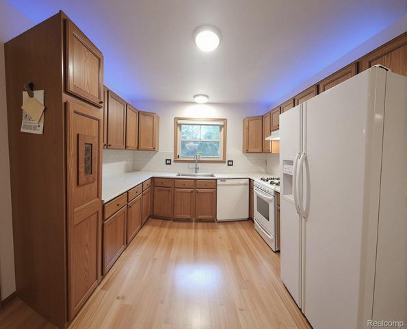 9929 Sienna Court, Hamburg Township, MI 48169