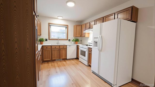 9929 Sienna Court, Hamburg Township, MI 48169