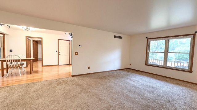 9929 Sienna Court, Hamburg Township, MI 48169