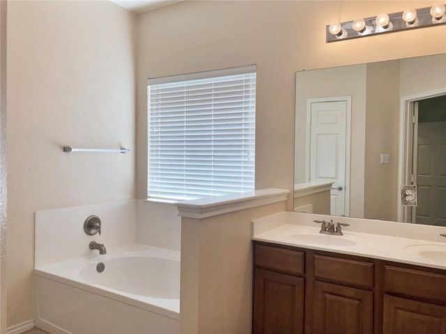 300 Golden Eagle LN, Leander, TX 78641