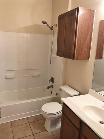 300 Golden Eagle LN, Leander, TX 78641