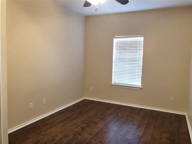 300 Golden Eagle LN, Leander, TX 78641