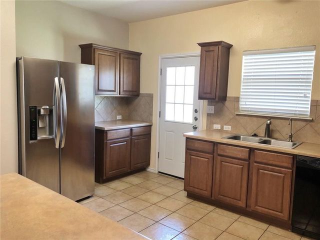 300 Golden Eagle LN, Leander, TX 78641