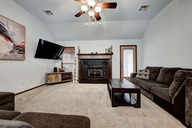 4233 Notting Hill Drive, Moore, OK 73160