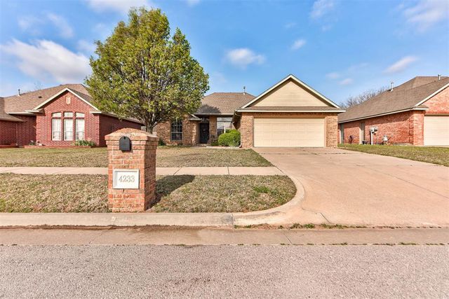 4233 Notting Hill Drive, Moore, OK 73160
