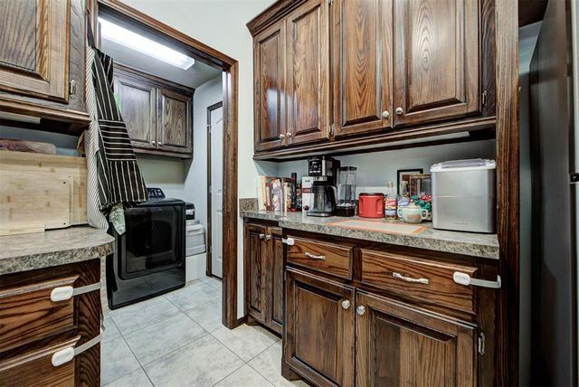 4233 Notting Hill Drive, Moore, OK 73160