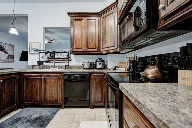 4233 Notting Hill Drive, Moore, OK 73160