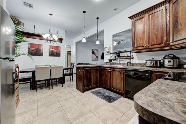 4233 Notting Hill Drive, Moore, OK 73160