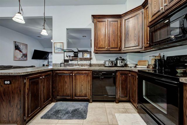 4233 Notting Hill Drive, Moore, OK 73160