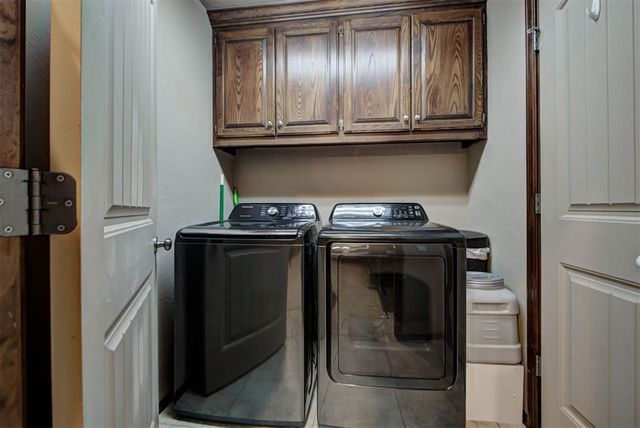 4233 Notting Hill Drive, Moore, OK 73160