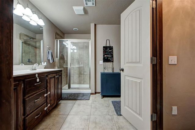 4233 Notting Hill Drive, Moore, OK 73160