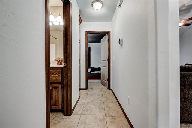 4233 Notting Hill Drive, Moore, OK 73160