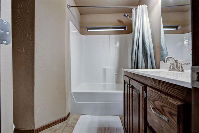 4233 Notting Hill Drive, Moore, OK 73160