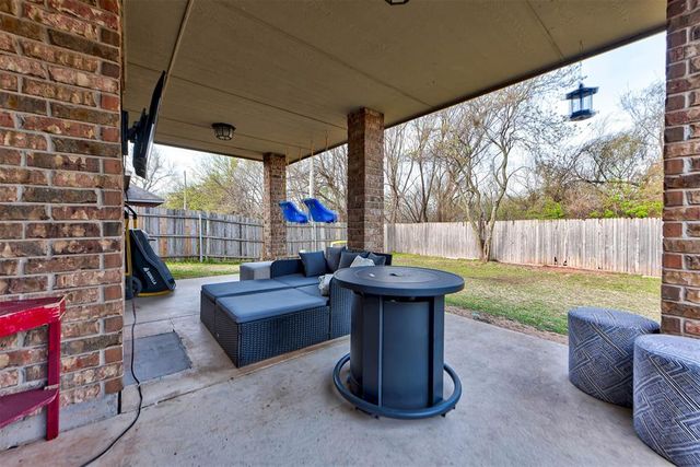 4233 Notting Hill Drive, Moore, OK 73160