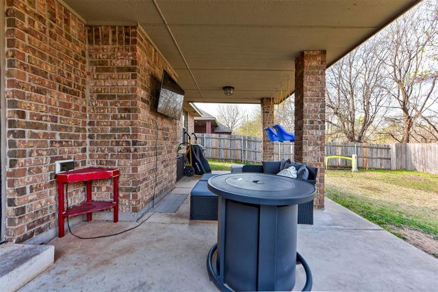 4233 Notting Hill Drive, Moore, OK 73160