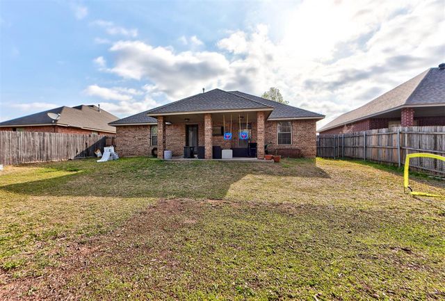 4233 Notting Hill Drive, Moore, OK 73160