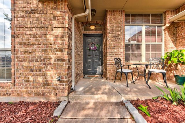 4233 Notting Hill Drive, Moore, OK 73160
