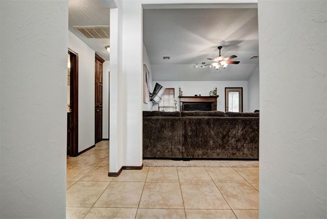 4233 Notting Hill Drive, Moore, OK 73160