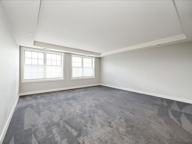 10 E Burlington Street 2J, Riverside, IL 60546