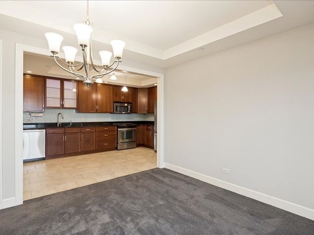 10 E Burlington Street 2J, Riverside, IL 60546