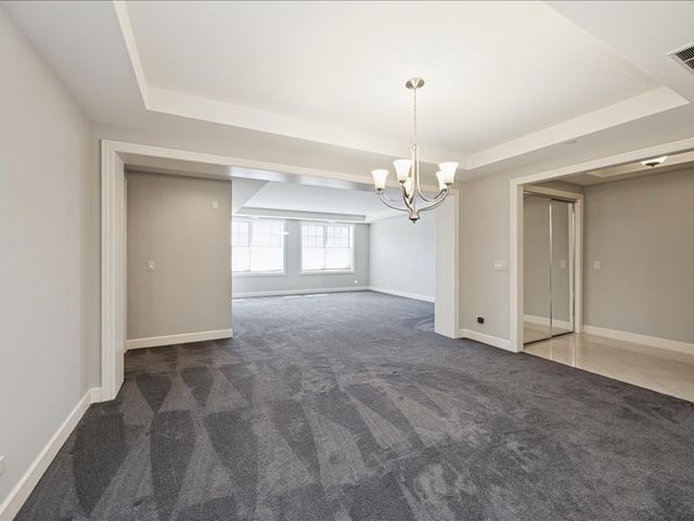 10 E Burlington Street 2J, Riverside, IL 60546