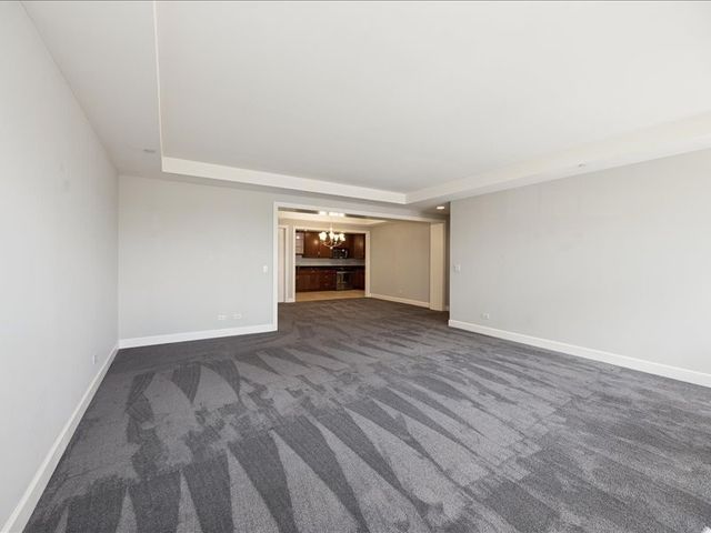 10 E Burlington Street 2J, Riverside, IL 60546