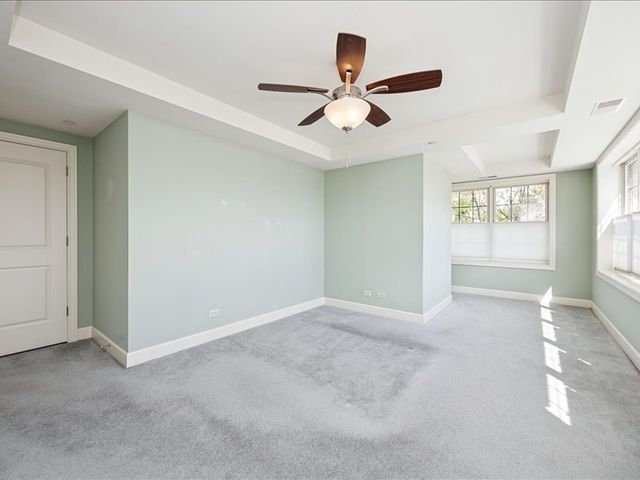 10 E Burlington Street 2J, Riverside, IL 60546