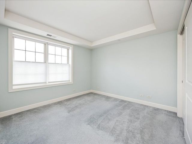 10 E Burlington Street 2J, Riverside, IL 60546