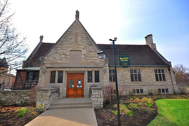 10 E Burlington Street 2J, Riverside, IL 60546