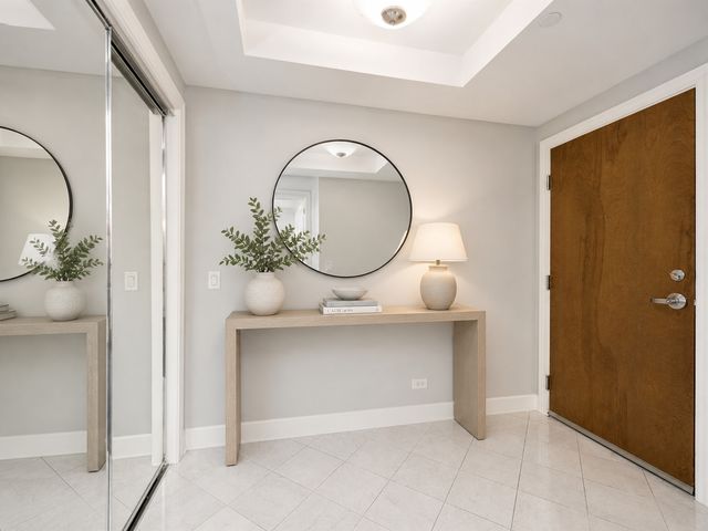 10 E Burlington Street 2J, Riverside, IL 60546