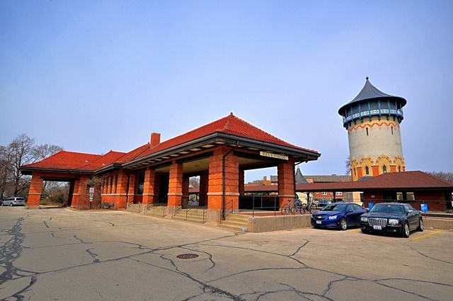 10 E Burlington Street 2J, Riverside, IL 60546