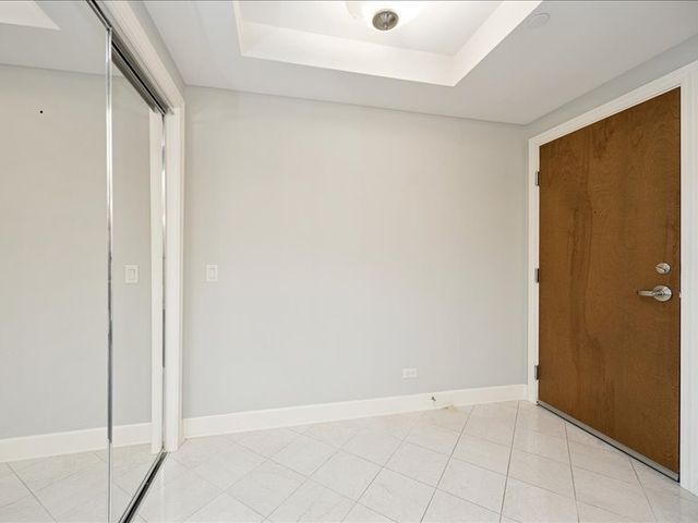 10 E Burlington Street 2J, Riverside, IL 60546
