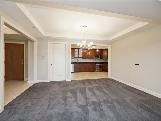 10 E Burlington Street 2J, Riverside, IL 60546